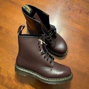 Dr. Martens leather 1460 boots Mens size 7 womens size 8